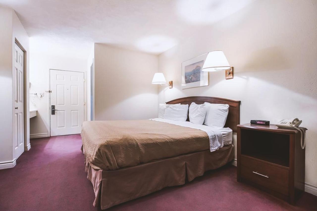 Hotel Sky-palace & McCook